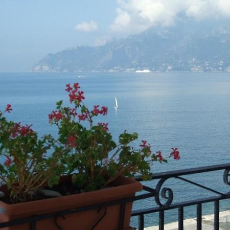 B&B Fronte Del Mare ซาแลร์โน ภายนอก รูปภาพ