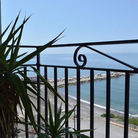 B&B Fronte Del Mare ซาแลร์โน ภายนอก รูปภาพ