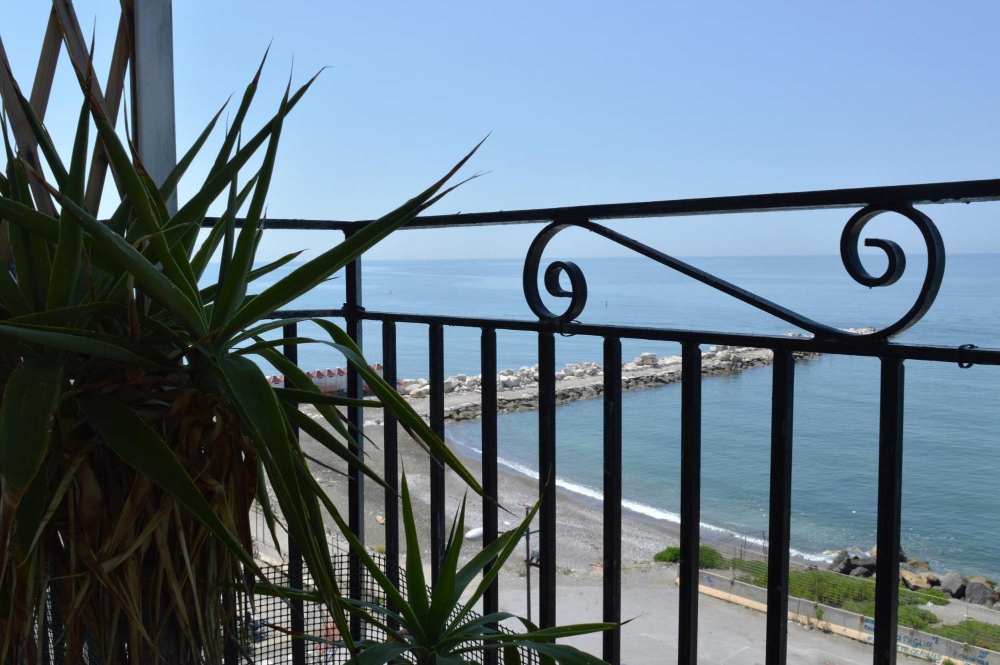B&B Fronte Del Mare ซาแลร์โน ภายนอก รูปภาพ