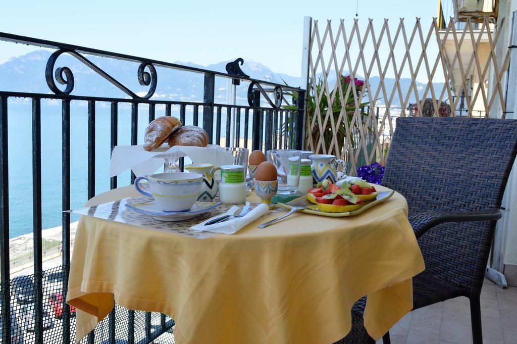 B&B Fronte Del Mare ซาแลร์โน ภายนอก รูปภาพ