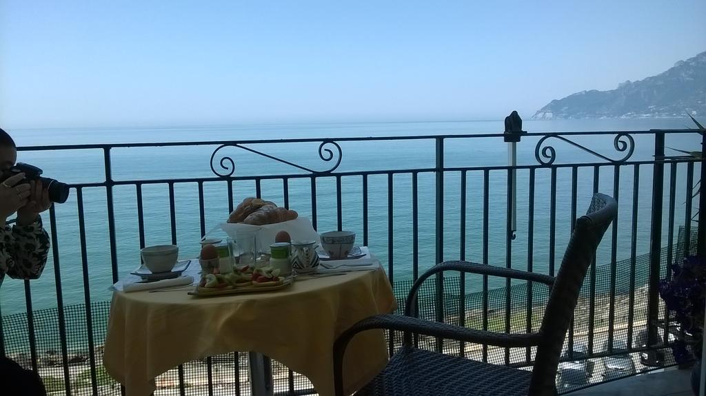 B&B Fronte Del Mare ซาแลร์โน ภายนอก รูปภาพ